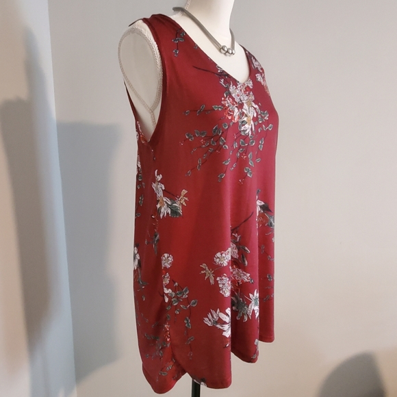 High-Low Sleevess Flowy Top - Picture 4 of 8